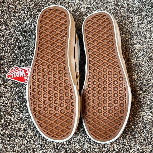 Vans - Picture 4 of 5